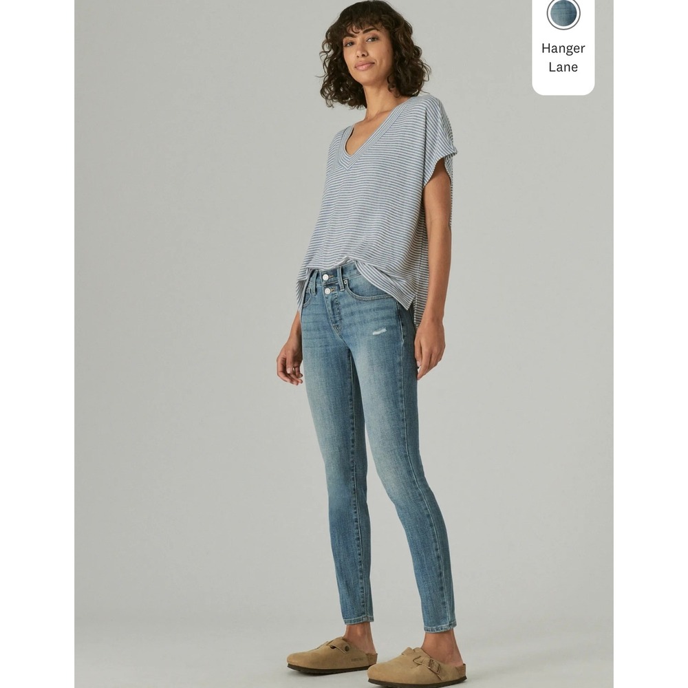 Lucky Brand‎ Mid Rise Skinny Ava Jeans Size 8 Distressed Denim 2 Buttons